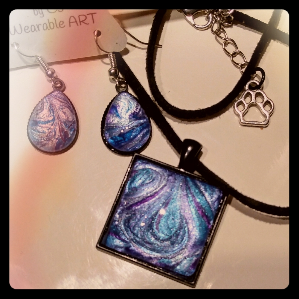 Jewlery necklace and earrings